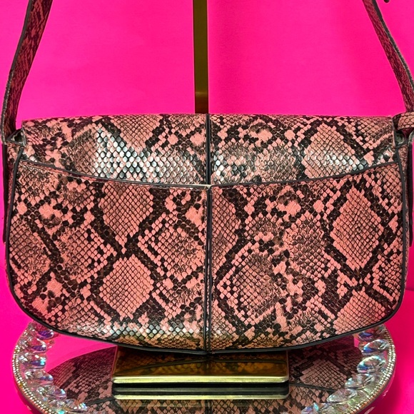 London Fog Pink & Black Snake Print Shoulder Bag w/Wristlet Approx. 11x 7 x 2.5 - Picture 2 of 16